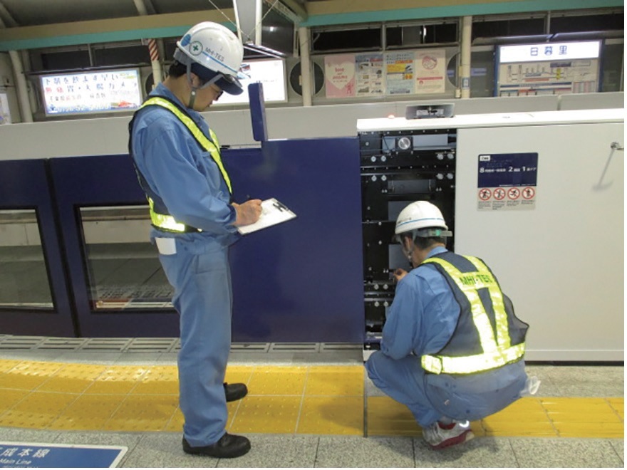 ホームドアの設置で「安全な駅」を目指しています!